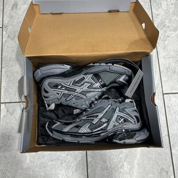 Balenciaga Runner size 44 - Picture 1 of 4